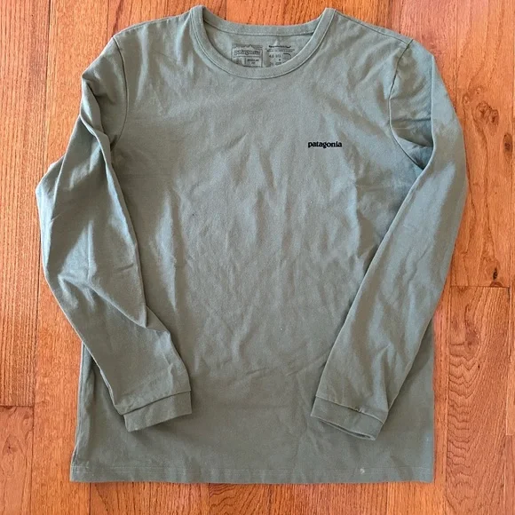 NWOT Patagonia Women's Green Long Sleeve Shirt - Picture 2 of 3